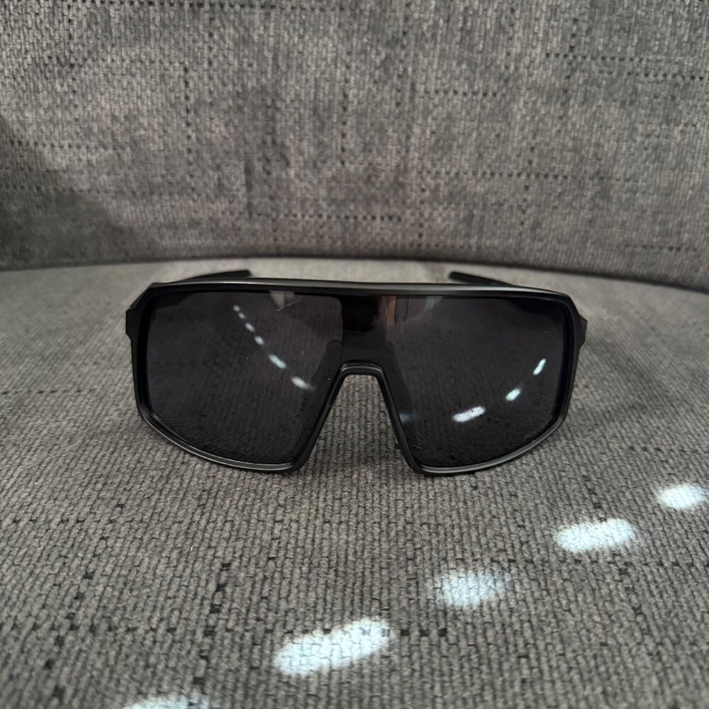 (OO9406) Oakley Sutro PRIZM Polarized Black Frame - Picture 5 of 10